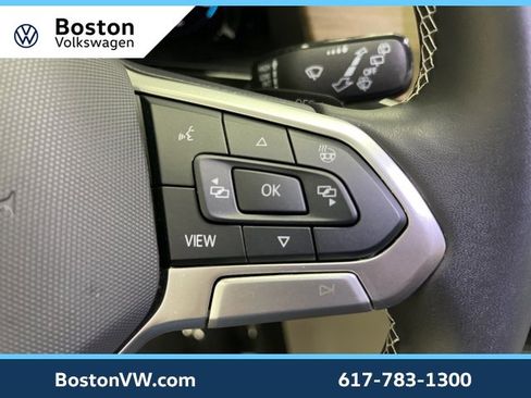 Used 2025 Volkswagen Atlas SE image 19