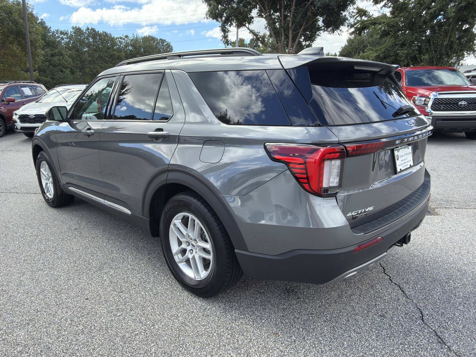 Used 2025 Ford Explorer Active w/ Active Comfort Package RWD image 7