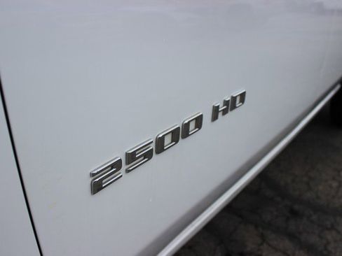 Used 2023 Chevrolet Silverado 2500 LT image 2