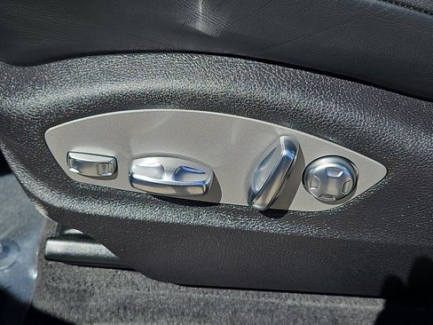 Certified 2024 Porsche Macan AWD/4WD image 27