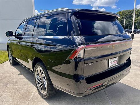 Used 2025 Lincoln Navigator Reserve AWD/4WD image 5