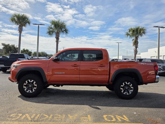 Used 2018 Toyota Tacoma TRD Off-Road AWD/4WD image 3