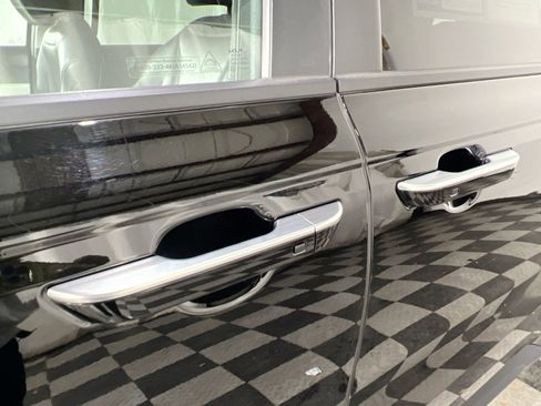 Used 2024 Kia Carnival LX image 15