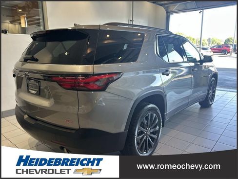 Certified 2023 Chevrolet Traverse RS FWD image 4