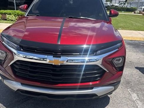 Used 2025 Chevrolet TrailBlazer LT w/ Driver Confidence Package FWD image 2