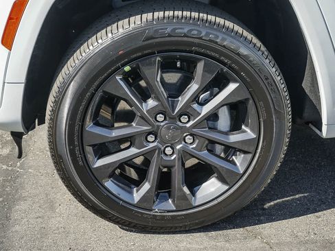 New 2026 Jeep Grand Cherokee L Limited image 9