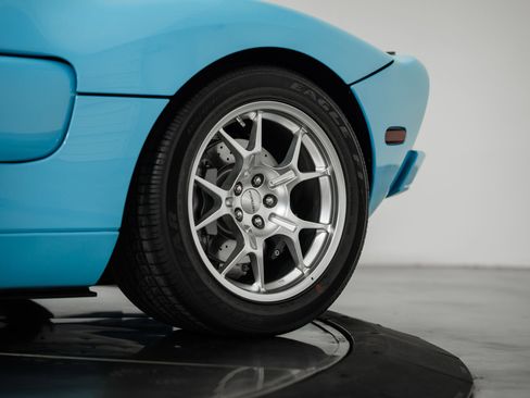 Used 2006 Ford GT image 10