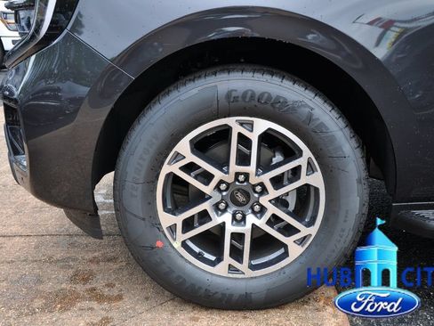 New 2026 Ford Expedition Max Active RWD image 9
