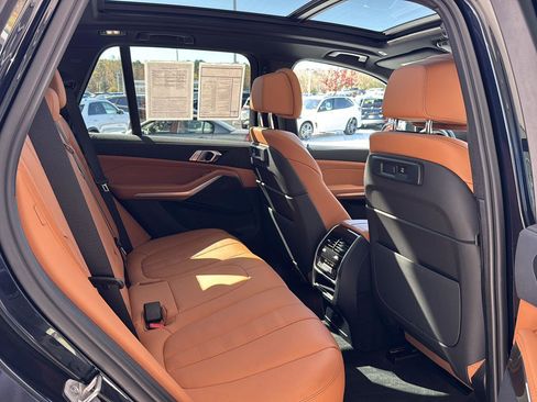 Used 2022 BMW X5 xDrive40i w/ M Sport Package image 10