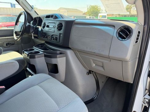Used 2009 Ford E-350 and Econoline 350 Super Duty Wagon RWD image 20