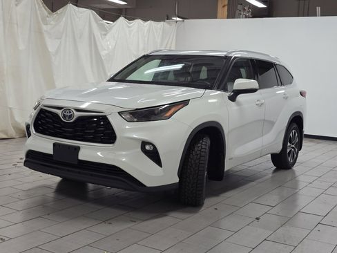 Used 2022 Toyota Highlander XLE image 19