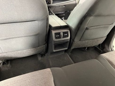 Used 2021 Nissan Rogue S FWD image 39