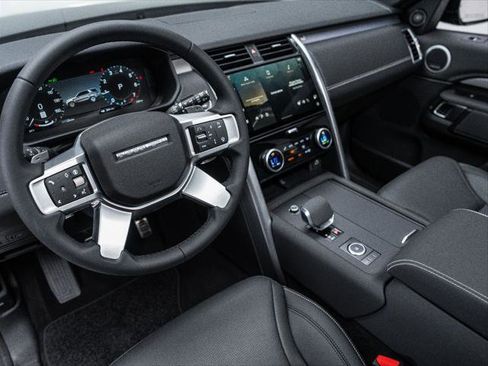 New 2025 Land Rover Discovery Dynamic SE image 31