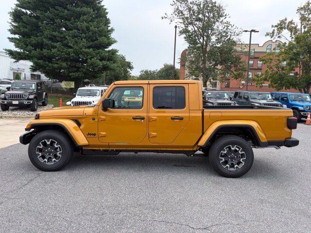 New 2026 Jeep Gladiator Sport AWD/4WD image 2