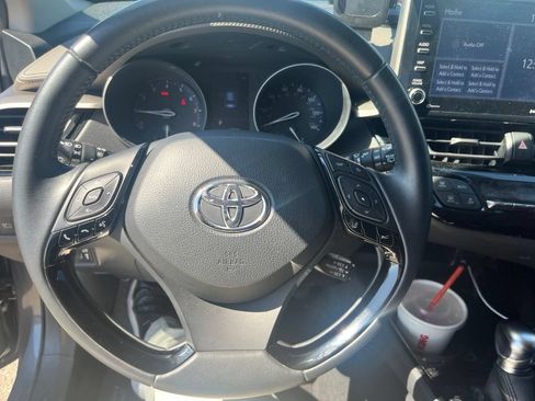 Used 2021 Toyota C-HR Limited FWD image 14