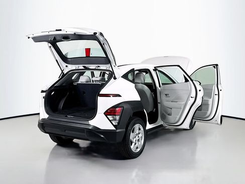 Used 2025 Hyundai Kona SE AWD/4WD image 22