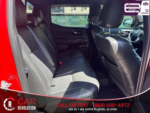 Used 2018 Toyota Tacoma TRD Sport AWD/4WD image 9