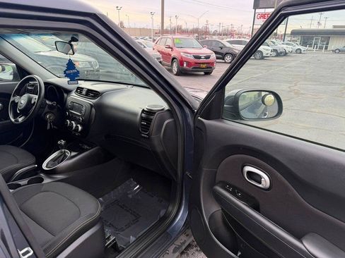 Used 2016 Kia Soul + FWD image 8