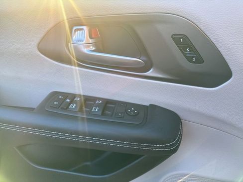 Used 2024 Chrysler Pacifica Touring-L w/ Uconnect Theater Family Group image 23