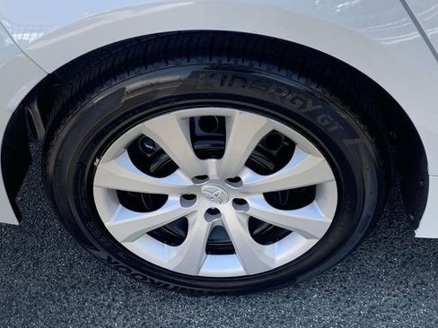 Used 2023 Toyota Corolla LE FWD image 33