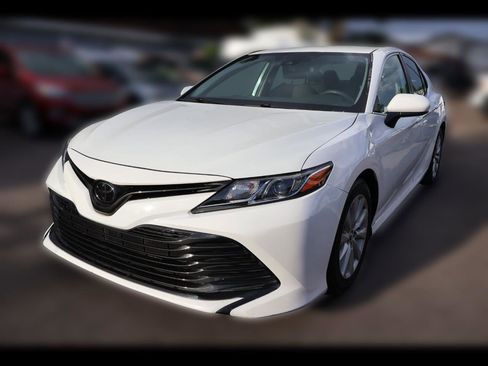Used 2020 Toyota Camry LE FWD image 1