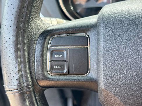 Used 2013 Dodge Avenger SE FWD image 14
