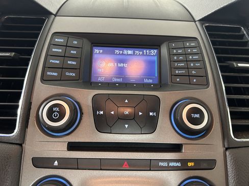 Used 2015 Ford Taurus SEL AWD/4WD image 19