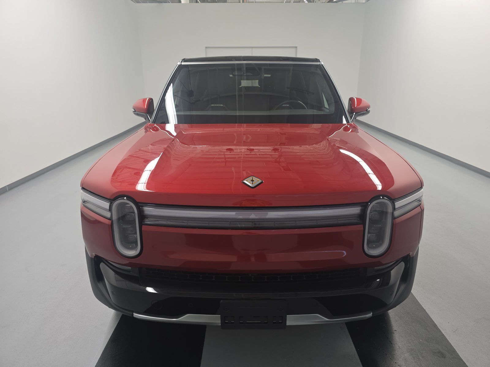 Used 2025 Rivian R1S Adventure Dual AWD/4WD image 8
