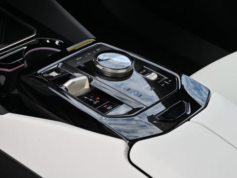 New 2026 BMW 530i w/ Premium Package RWD image 21