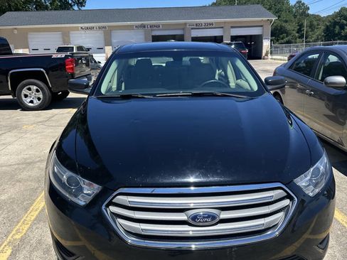 Used 2016 Ford Taurus SE FWD image 1