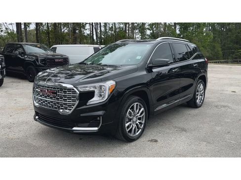 Certified 2023 GMC Terrain Denali w/ Denali Premium Package AWD/4WD image 4