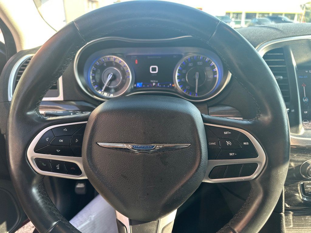 Used 2018 Chrysler 300 Touring L RWD image 22