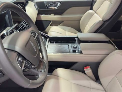 Used 2024 Lincoln Navigator Premiere image 25