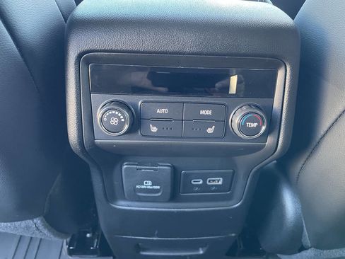 Used 2023 GMC Acadia SLT w/ Preferred Package image 5