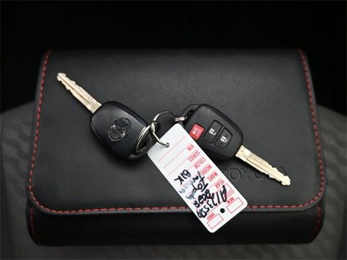 Used 2022 Toyota Tacoma SR image 12