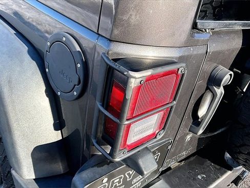 Used 2017 Jeep Wrangler Unlimited Freedom Edition image 23