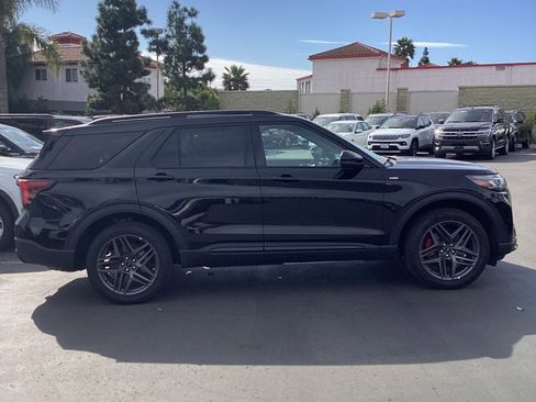 Used 2025 Ford Explorer ST-Line w/ ST-Line Street Pack image 3
