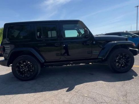 Used 2025 Jeep Wrangler Unlimited Sahara w/ Safety Group AWD/4WD image 9