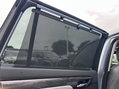 Used 2023 Toyota Highlander Platinum FWD image 18