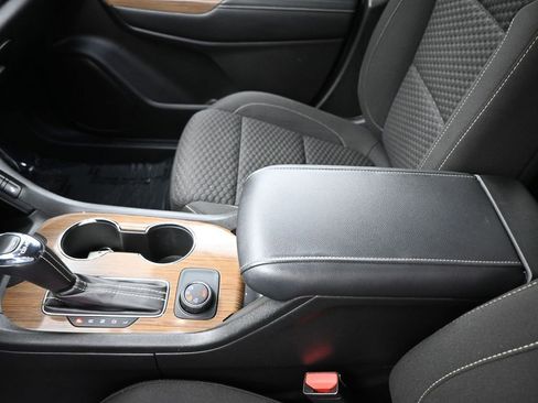 Used 2019 GMC Acadia SLE image 16