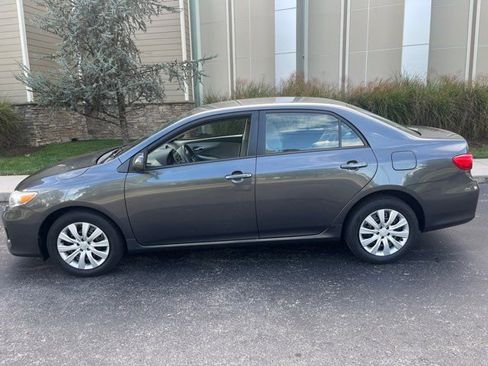 Used 2012 Toyota Corolla LE image 2