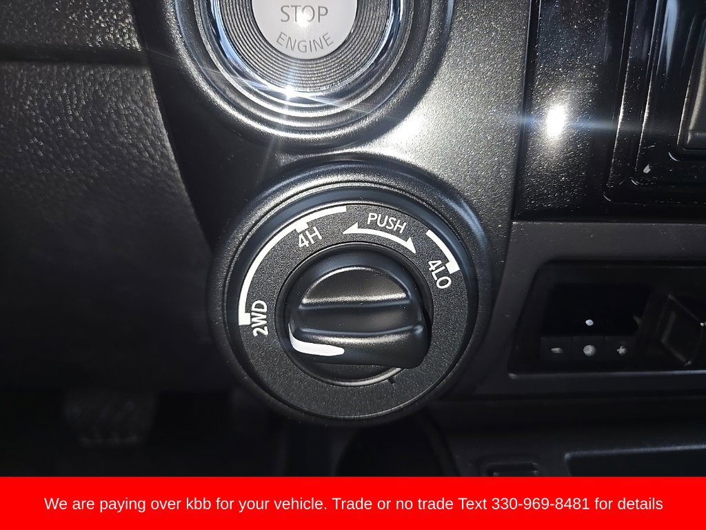 Used 2023 Nissan Titan SV w/ SV Convenience Package AWD/4WD image 23