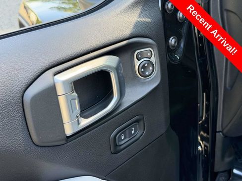 Used 2023 Jeep Wrangler Unlimited Sahara AWD/4WD image 13