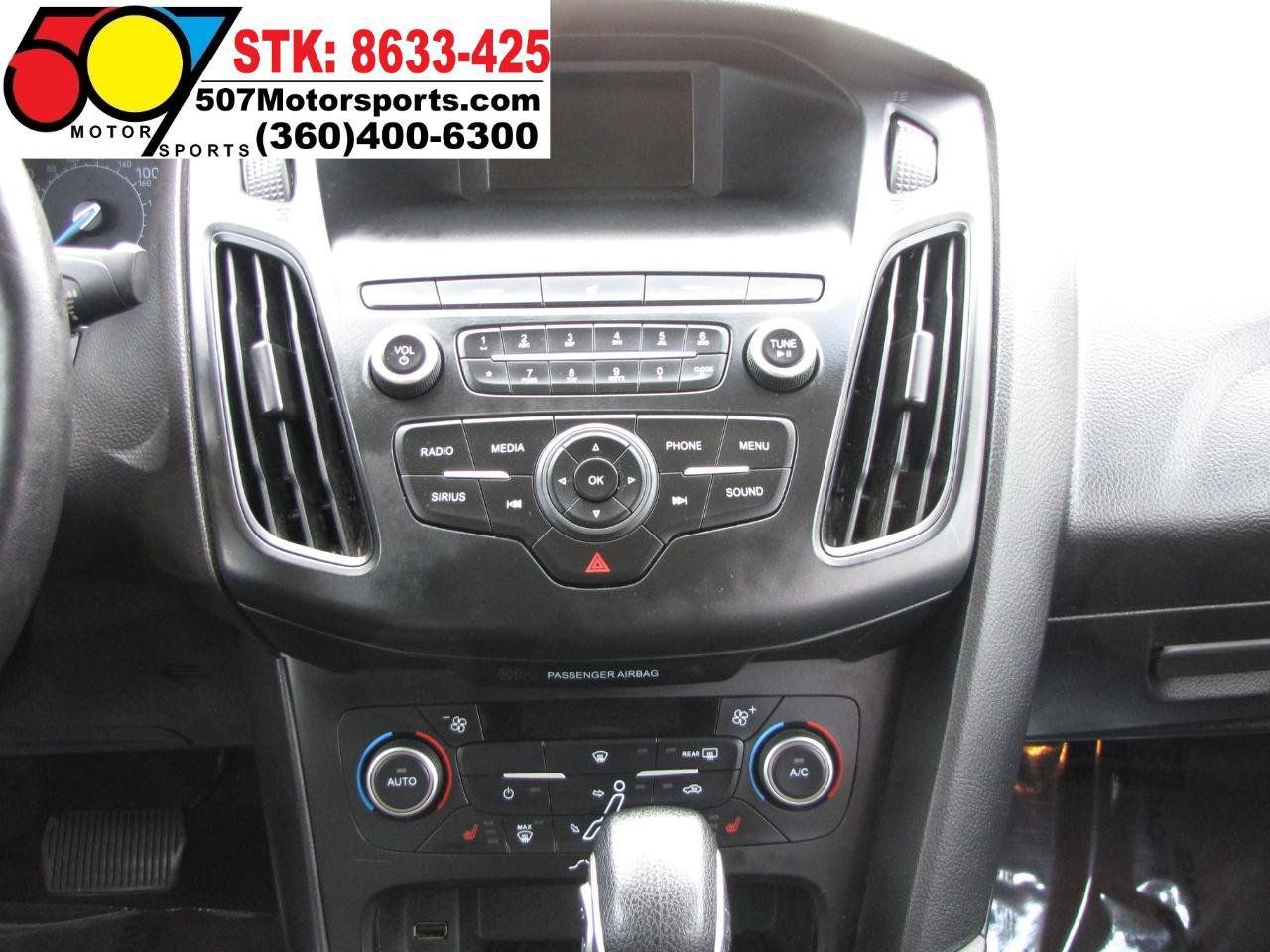 Used 2018 Ford Focus SE w/ Cold Weather Package FWD image 17