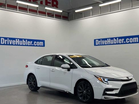 Used 2025 Toyota Corolla SE w/ Convenience Package FWD image 2