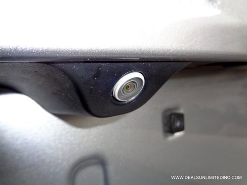 Used 2020 Jeep Compass Latitude w/ Cold Weather Group image 18