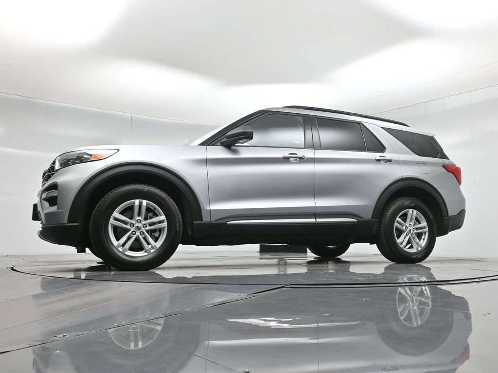 Used 2024 Ford Explorer XLT w/ Equipment Group 202A AWD/4WD image 8