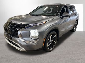Used 2023 Mitsubishi Outlander SE video 1