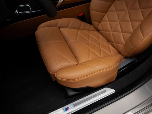 Used 2023 BMW 740i RWD image 59