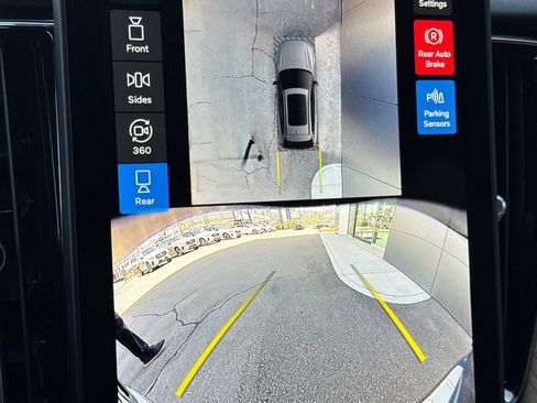Certified 2026 Volvo XC60 B5 Plus AWD/4WD image 22